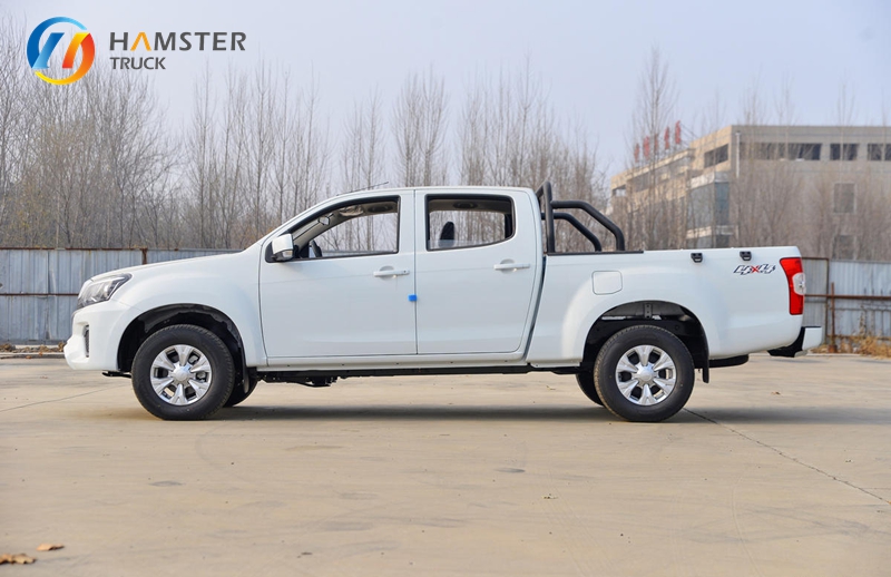 A very affordable pickup truck,JIM RUIMAI 4*4, boasts high comfort level and is reasonably priced, making it highly practical.