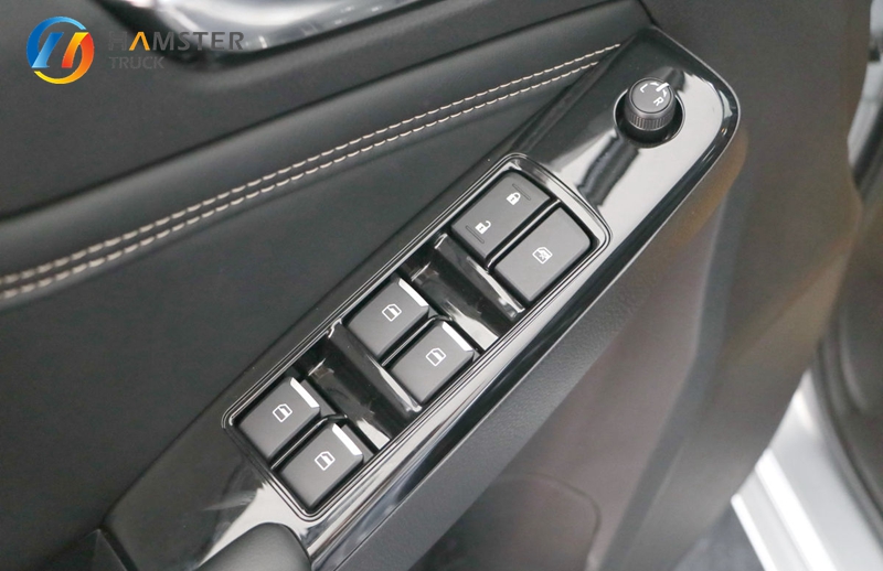 A very popular pickup truck - Jiangxi isuzu lingtuo 4x4 - compact and practical.Configure high level
