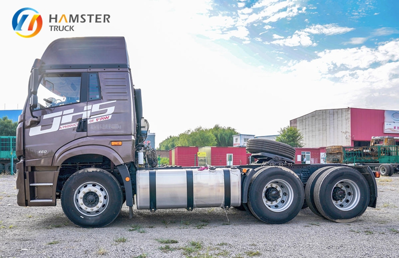A very popular JH5 model of FAW-Jiefang truck, a 6x4 type with high horsepower and high configuration, and low price.