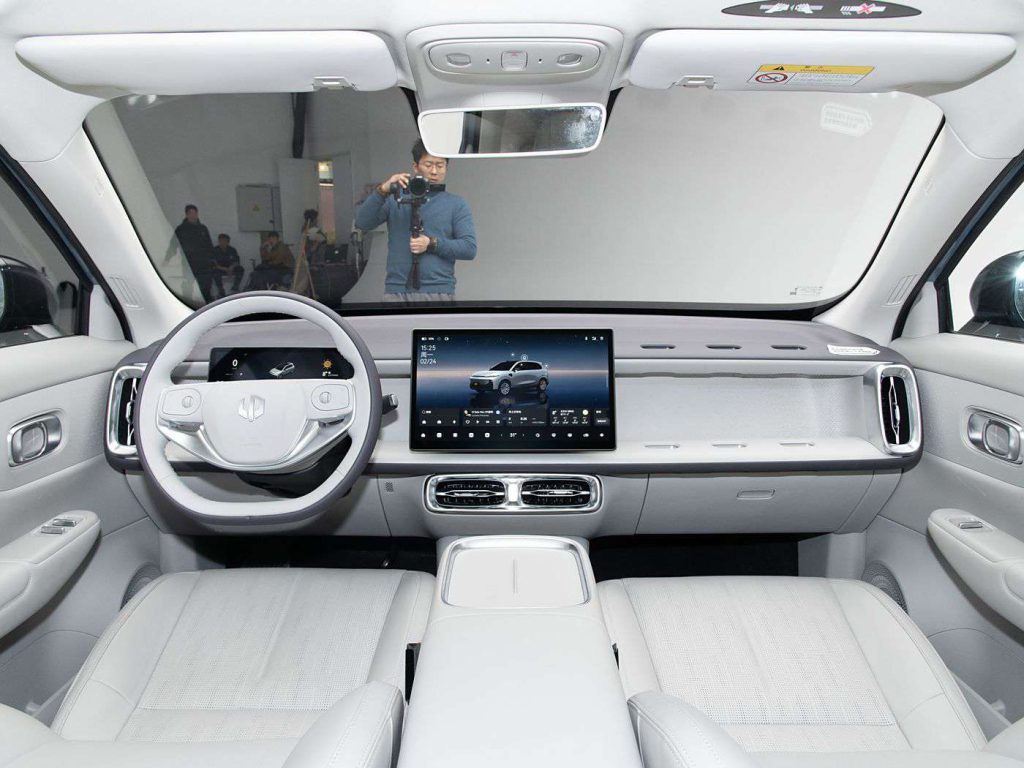 LEAP MOTOR B10 Electric Car New Energy Vehicle with 4WD Drive Automatic Gearbox Left Steering Pre-Sale Begins!