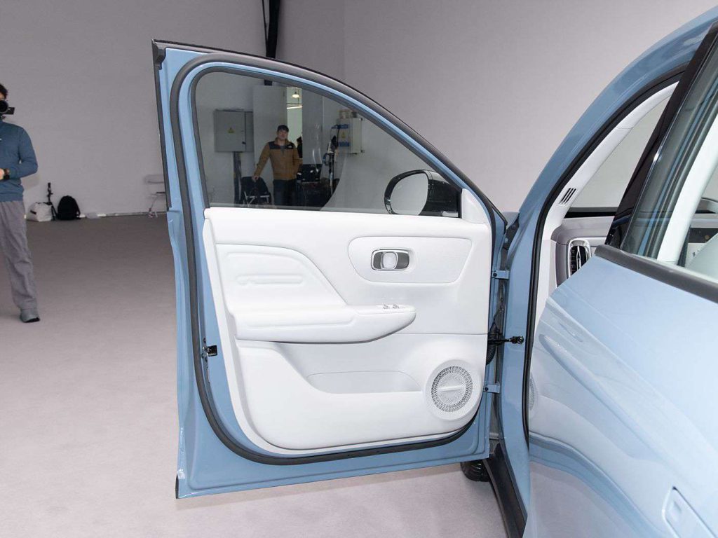 LEAP MOTOR B10 Electric Car New Energy Vehicle with 4WD Drive Automatic Gearbox Left Steering Pre-Sale Begins!