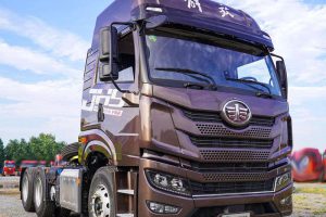 A very popular JH5 model of FAW-Jiefang truck, a 6x4 type with high horsepower and high configuration, and low price.