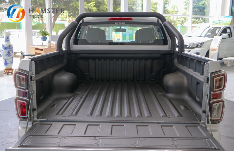 A very popular pickup truck - Jiangxi isuzu lingtuo 4x4 - compact and practical.Configure high level
