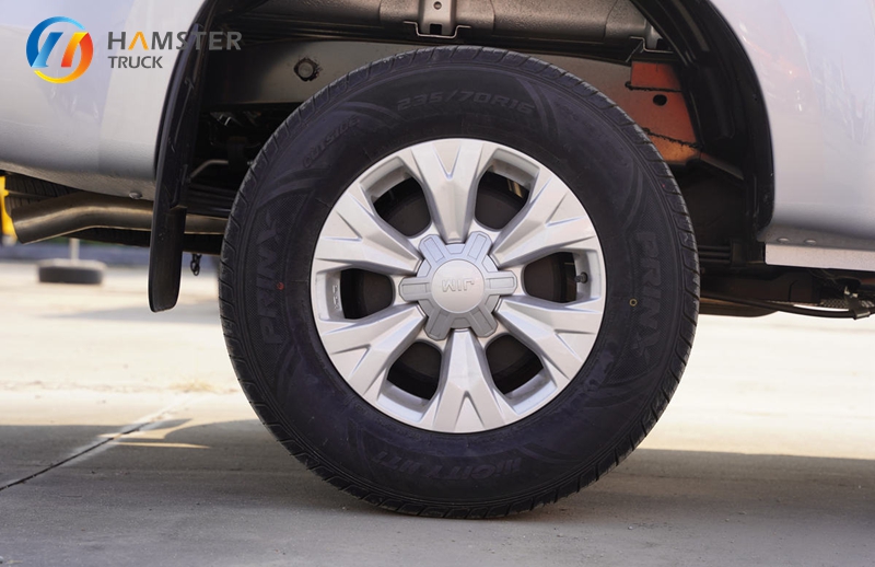 A very affordable pickup truck,JIM RUIMAI 4*4, boasts high comfort level and is reasonably priced, making it highly practical.