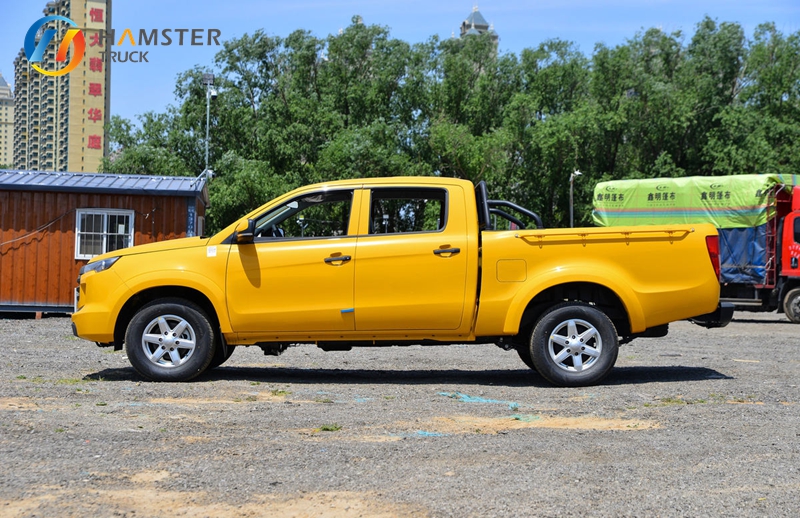 A very popular pickup truck, Jiangling Baodian, 4*2 configuration, convenient and practical, suitable for family use.