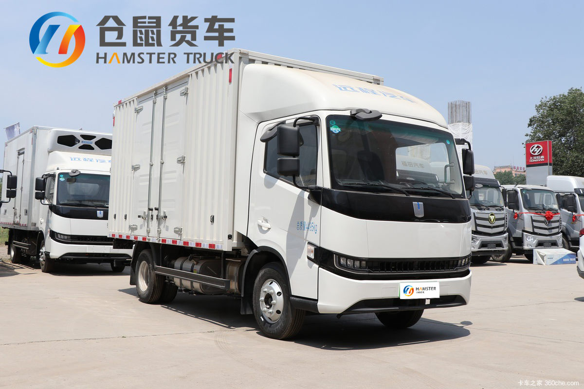 The very popular UFO Aoki Golden Bull X2 small dump truck with 4x2 configuration is reasonably priced and of reliable quality.