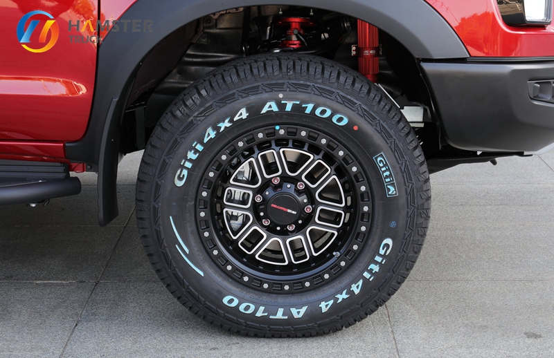 A very handsome pickup truck, JAC HANTU 4*4, is equipped with high-level configuration and offers excellent comfort.