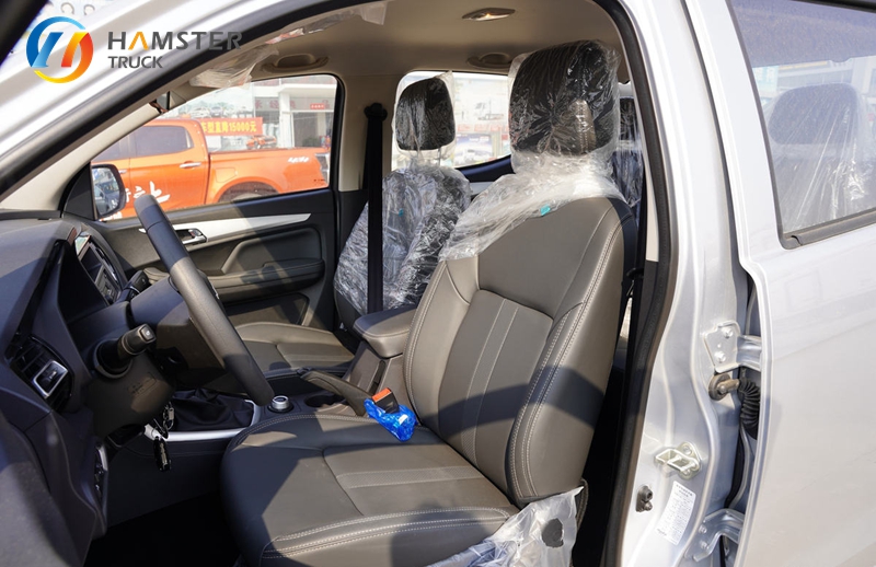 A very affordable pickup truck,JIM RUIMAI 4*4, boasts high comfort level and is reasonably priced, making it highly practical.