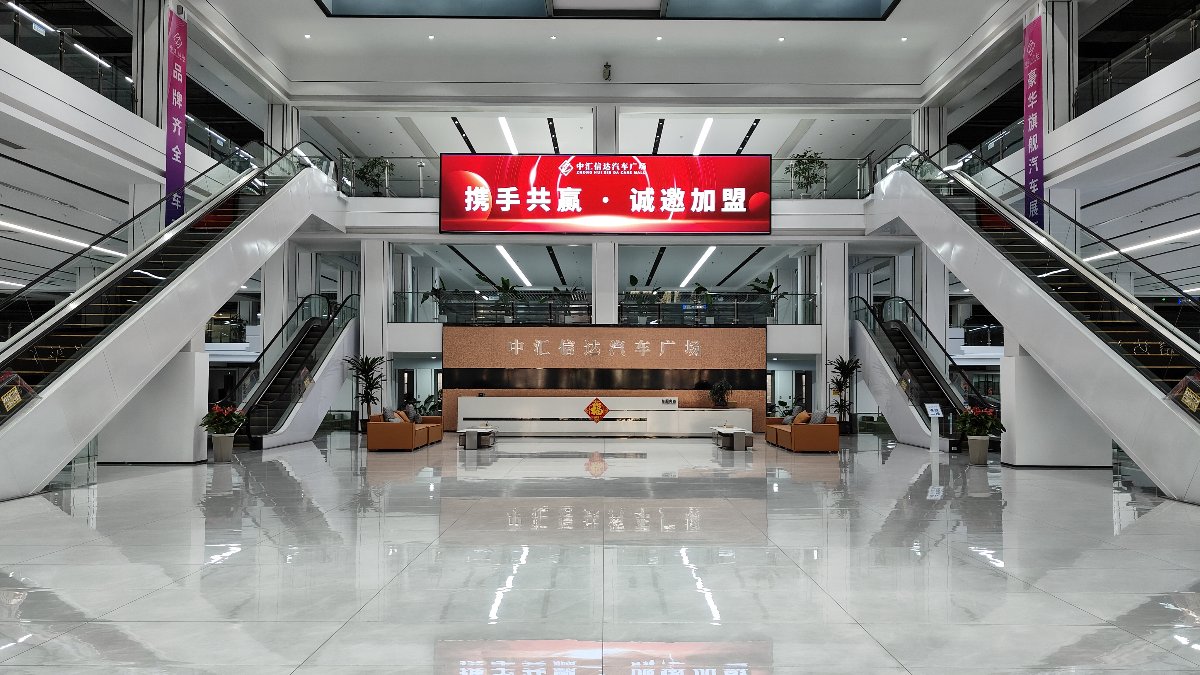 The TH7 heavy-duty truck produced by Sinotruk particularly popular in China's exports now in stock low price