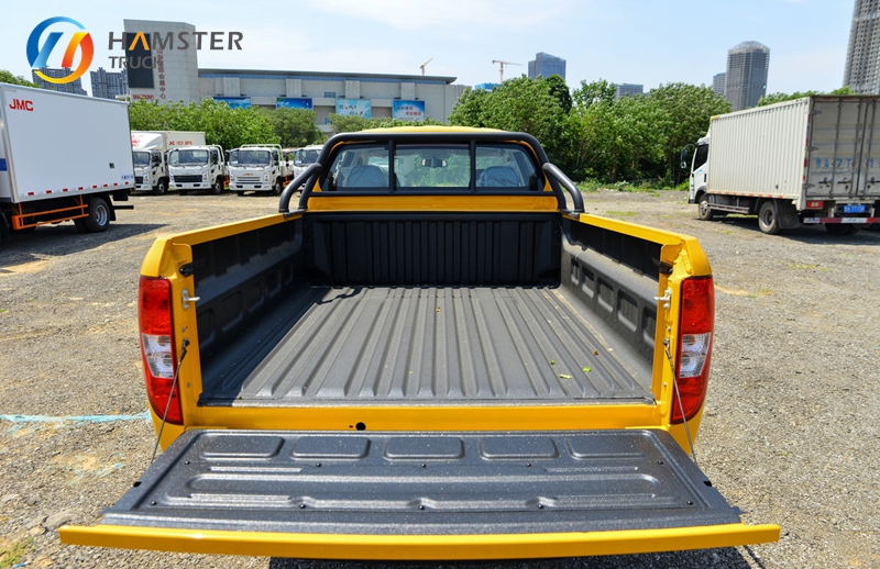 A very popular pickup truck, Jiangling Baodian, 4*2 configuration, convenient and practical, suitable for family use.