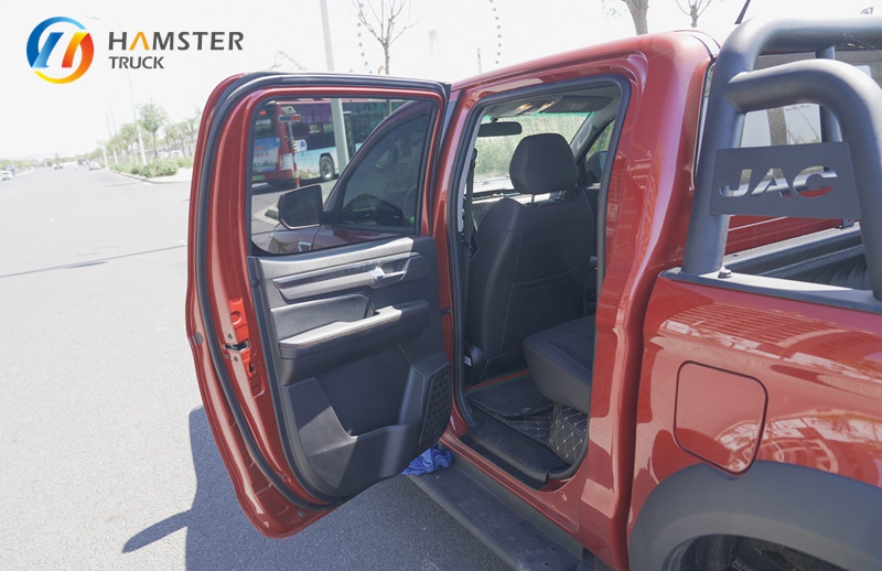 A very affordable pickup truck, JAC T8 PRO 4*4, boasts high comfort level and is reasonably priced, making it highly practical.
