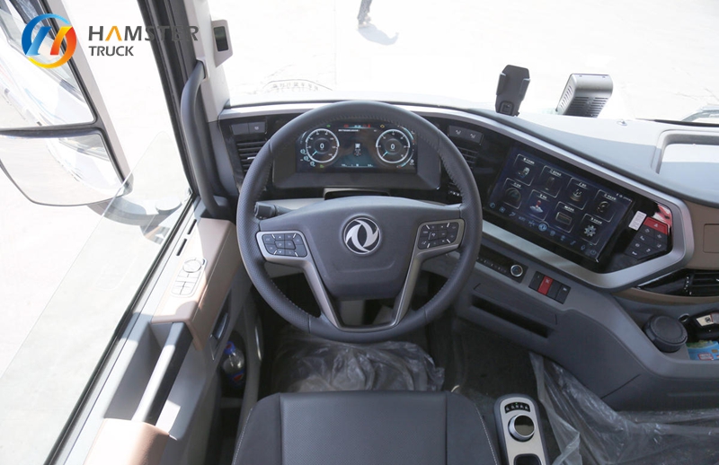 A very popular type of tractor-trailer, Dongfeng Tianlong GX 6*4, has a large engine capacity and strong load-bearing capacity.