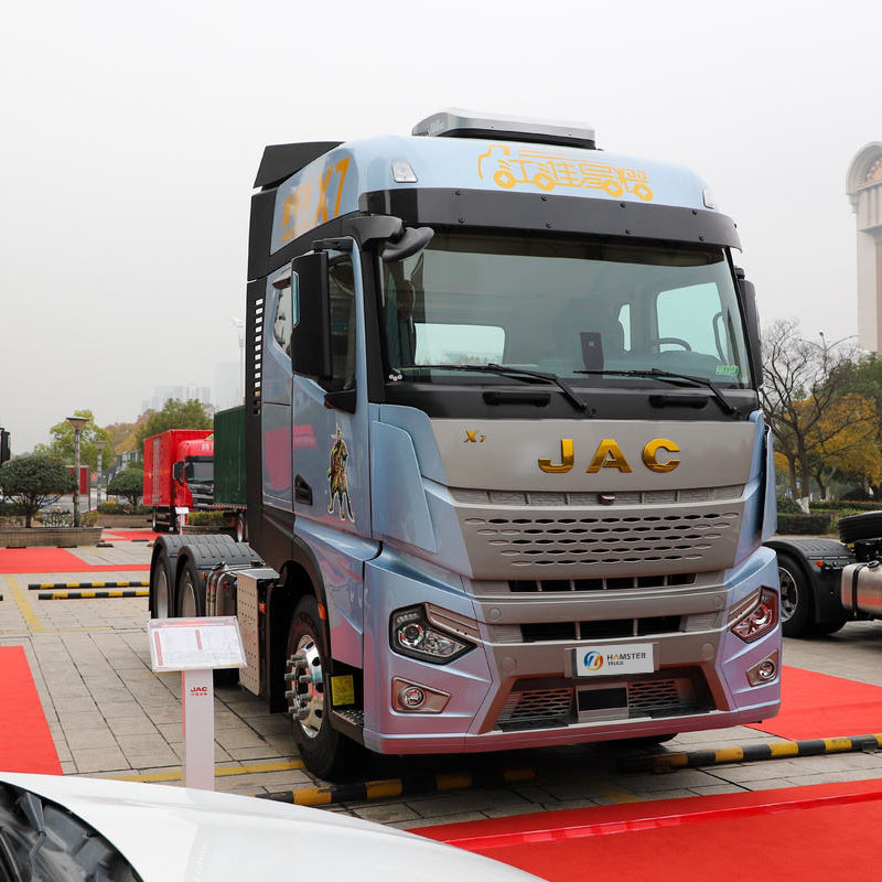 A very advanced tractor model, JAC Starway X7, 6x4 configuration, with super high horsepower and strong load-bearing capacity.