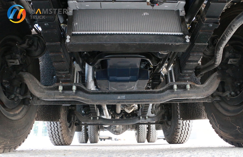A very practical medium-sized dump truck - Foton Ruwe ES5 with 6x2 configuration is very convenient.