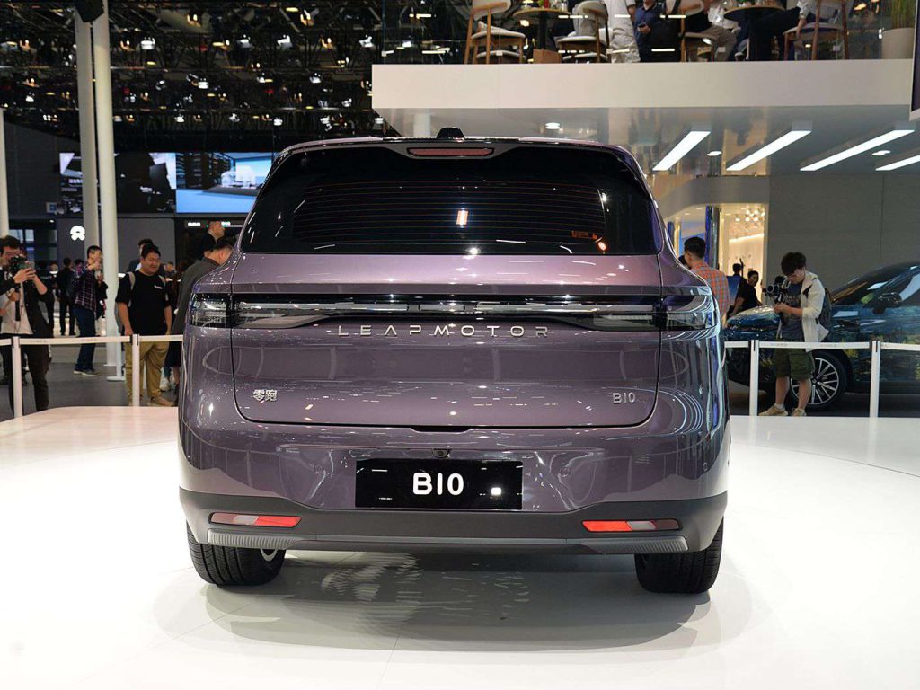LEAP MOTOR B10 Electric Car New Energy Vehicle with 4WD Drive Automatic Gearbox Left Steering Pre-Sale Begins!