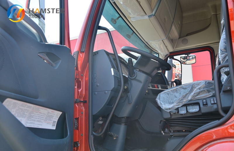 A very affordable tractor-trailer, Dongfeng Liuzhou Chonglong H5 6x4 with 460 horsepower, has ample power.