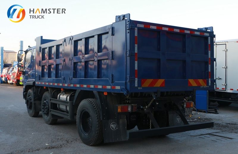 A very practical medium-sized dump truck - Foton Ruwe ES5 with 6x2 configuration is very convenient.