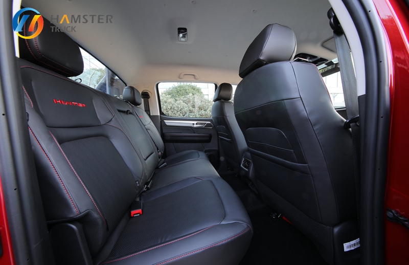 A very handsome pickup truck, JAC HANTU 4*4, is equipped with high-level configuration and offers excellent comfort.