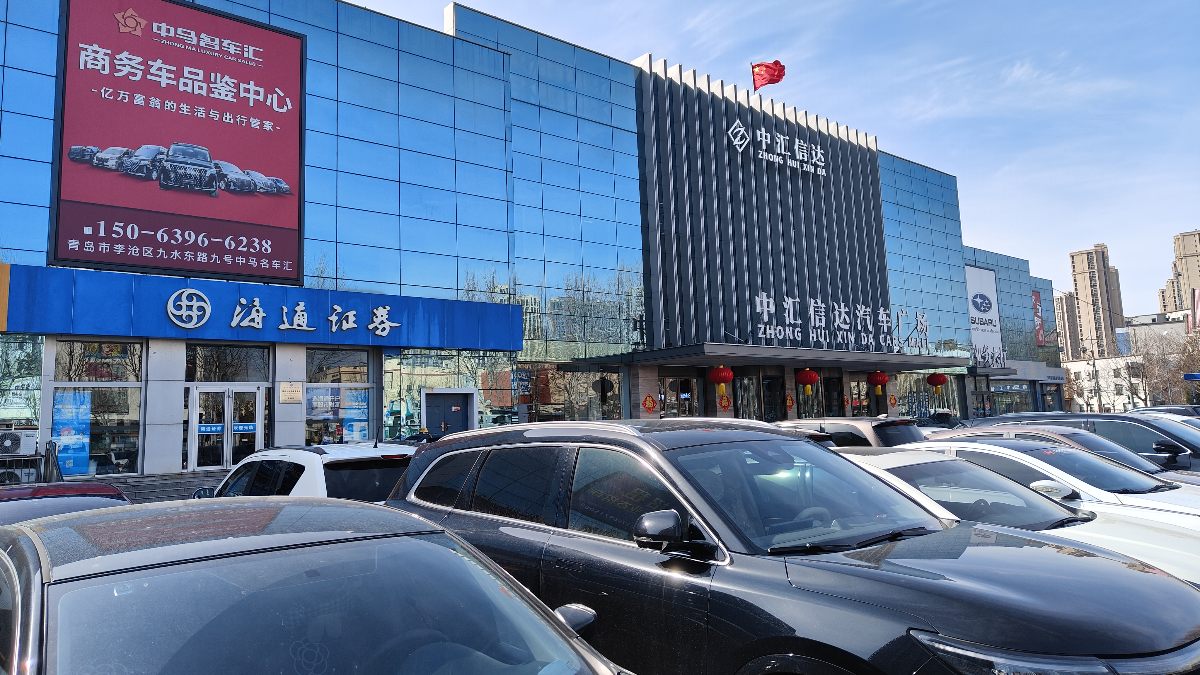 The TH7 heavy-duty truck produced by Sinotruk particularly popular in China's exports now in stock low price
