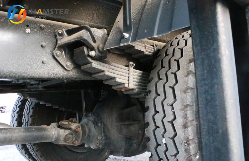 A very practical medium-sized dump truck - Foton Ruwe ES5 with 6x2 configuration is very convenient.