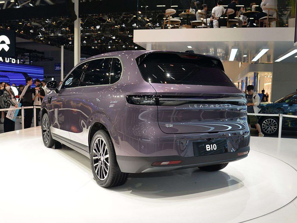 LEAP MOTOR B10 Electric Car New Energy Vehicle with 4WD Drive Automatic Gearbox Left Steering Pre-Sale Begins!