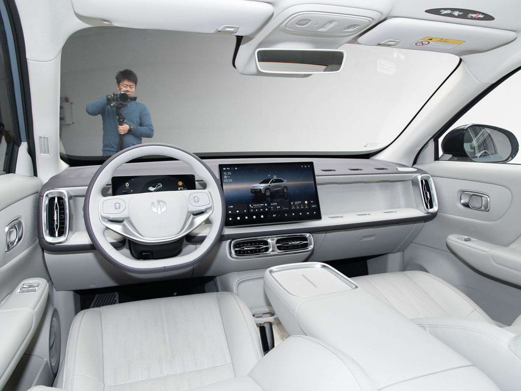 LEAP MOTOR B10 Electric Car New Energy Vehicle with 4WD Drive Automatic Gearbox Left Steering Pre-Sale Begins!