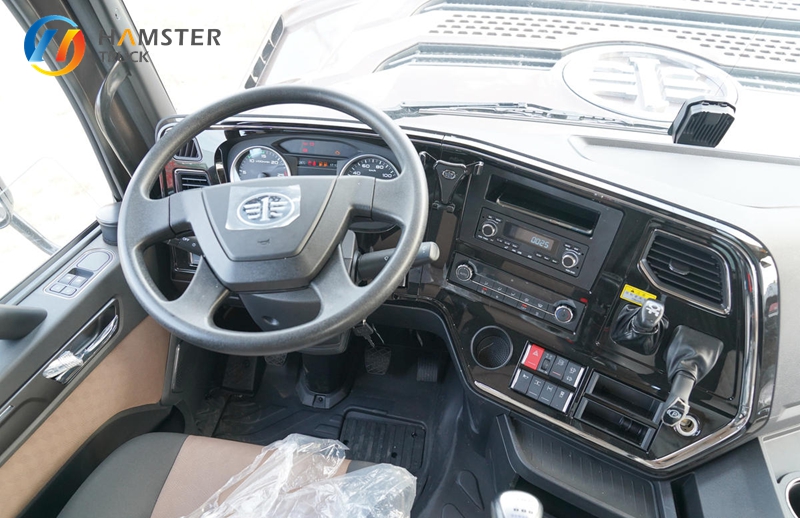 A very popular JH5 model of FAW-Jiefang truck, a 6x4 type with high horsepower and high configuration, and low price.