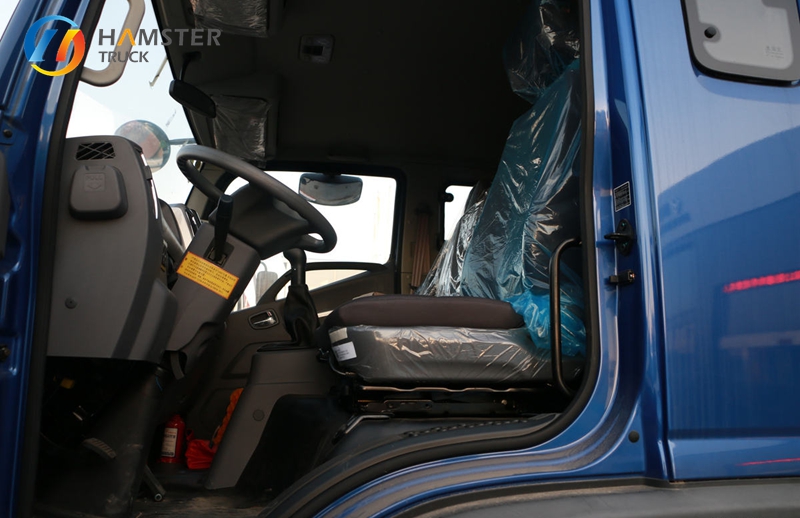 A very practical medium-sized dump truck - Foton Ruwe ES5 with 6x2 configuration is very convenient.