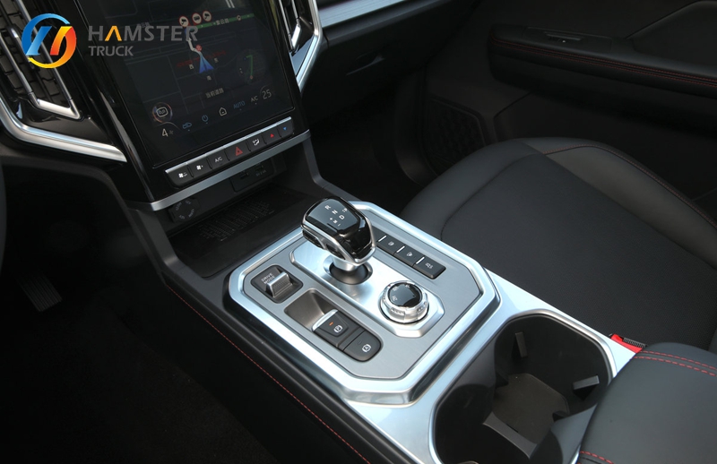 A very handsome pickup truck, JAC HANTU 4*4, is equipped with high-level configuration and offers excellent comfort.