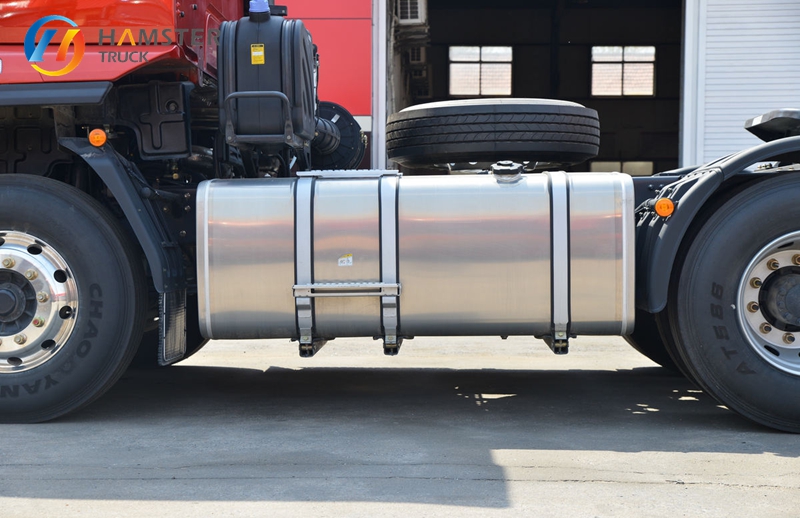 A very affordable tractor-trailer, Dongfeng Liuzhou Chonglong H5 6x4 with 460 horsepower, has ample power.