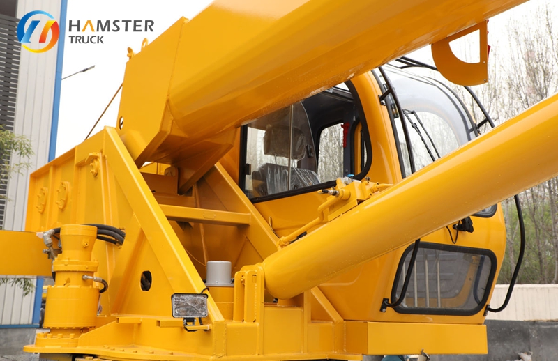 The crawler crane produced by Fushan Ruiwo is very popular and sells well. It is priced reasonably and of high quality.
