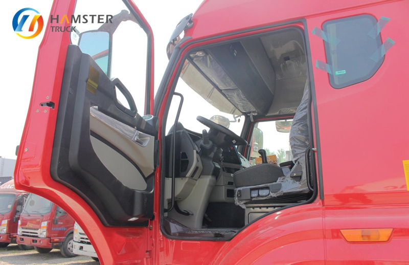 A Very Popular Chinese Model of Truck, SINOTRUCK HOWO NX 6*2, Is Equipped with High-quality Configurations Sturdy Durable.