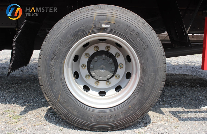 A Very Popular Chinese Model of Truck, SINOTRUCK HOWO NX 6*2, Is Equipped with High-quality Configurations Sturdy Durable.