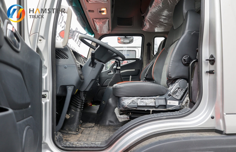 The Best-selling Commercial Truck in China Is FOTON AUMAN Planet. It Is Relatively Inexpensive and Can Carry a Lot of Goods.
