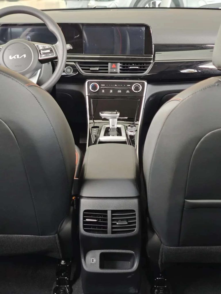 Compact Comfortable for Kia Seltos China Gasoline Car with Innovative Safety Features New Manual Gear Box Leather Seats Rear Cam