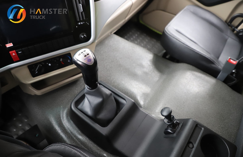 A Very Popular Chinese Model of Truck,JAC Gelfa A6 PLUS 4*2, Is Equipped with High-quality Configurations Sturdy Durable.
