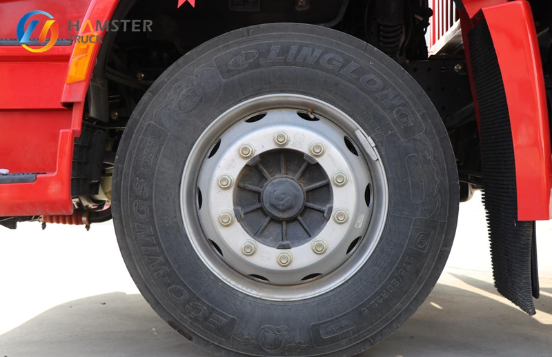 A Very Popular Chinese Model of Truck, SHACMAN DELONG M6000 4*2, Is Equipped with High-quality Configurations Sturdy Durable.