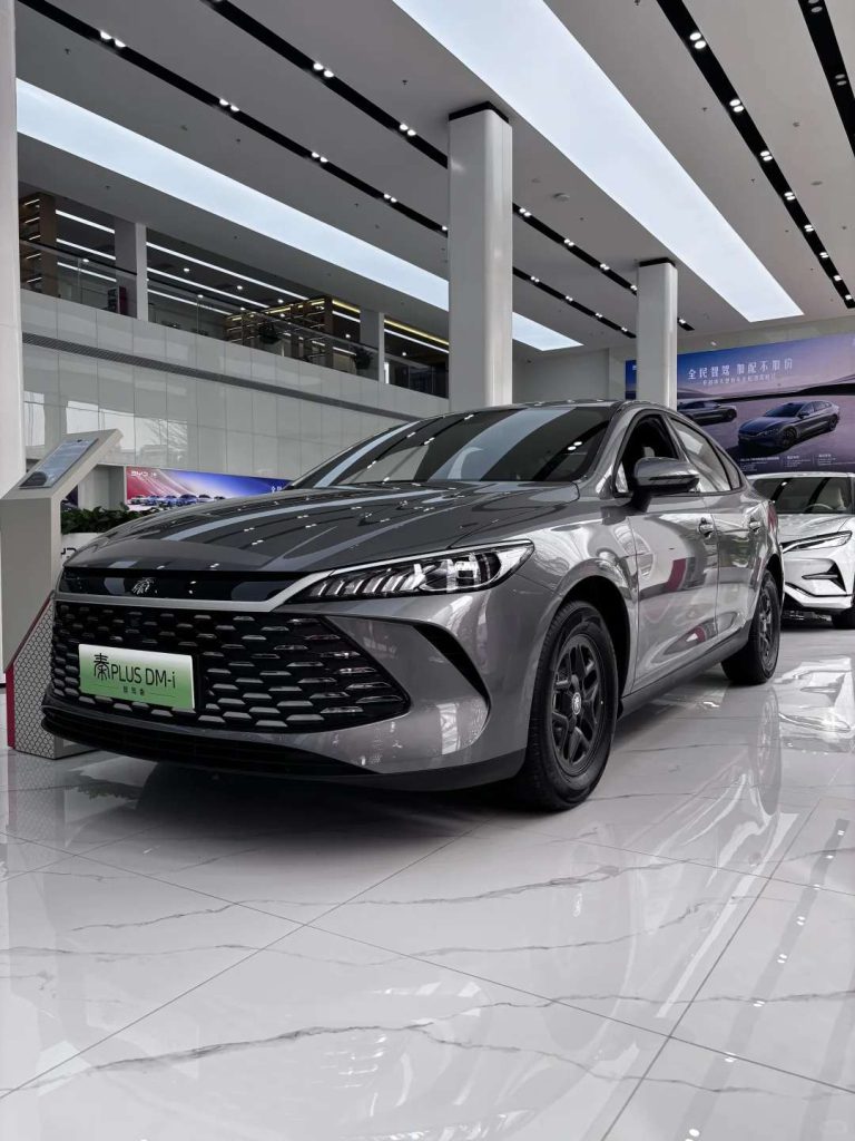 Hot Sale New Model BYD Qin L Dm-i 2024 Electric Sedan BYD Qin L Ev 80km 120km BYD Electric Car in Stock