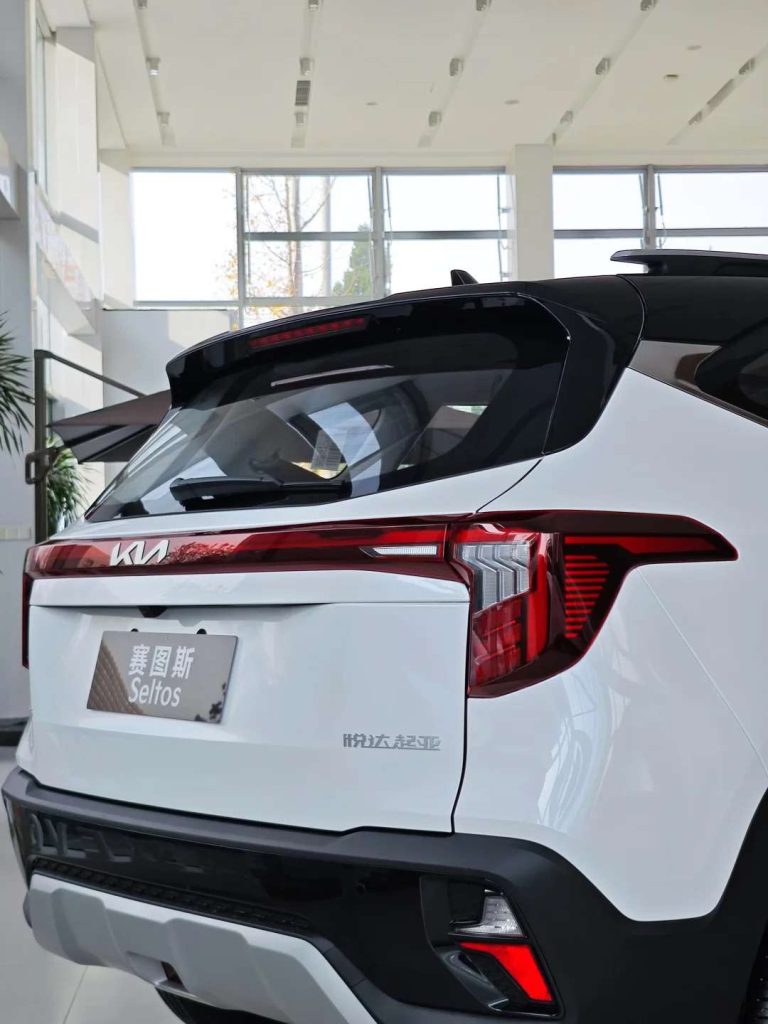 Compact Comfortable for Kia Seltos China Gasoline Car with Innovative Safety Features New Manual Gear Box Leather Seats Rear Cam
