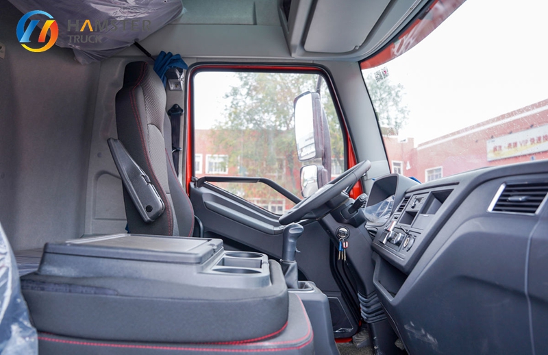 The Best-selling Commercial Truck in China Is FAW J6L. It Is Relatively Inexpensive and Can Carry a Lot of Goods.