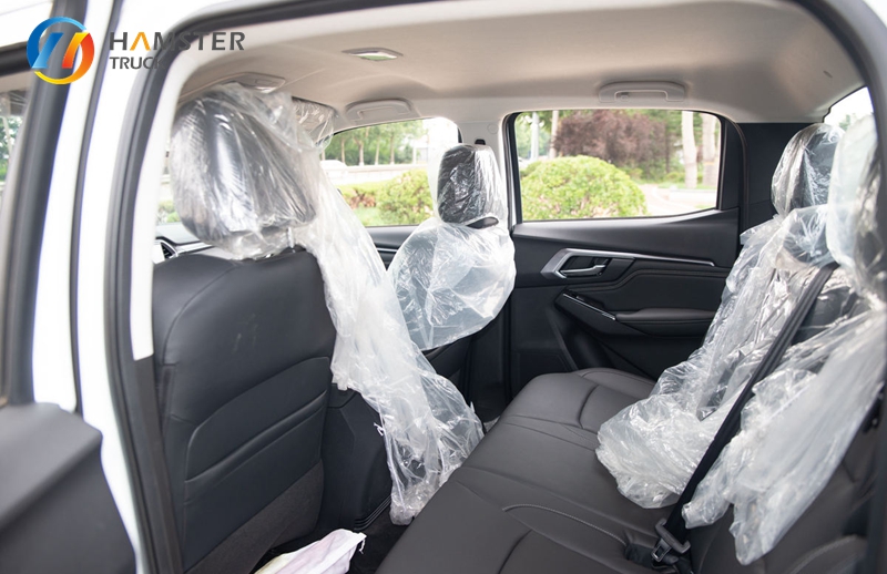 A Very Popular Pickup Truck, JIM D-MAX 4WD Configuration, Convenient and Practical, Suitable for Family Use.