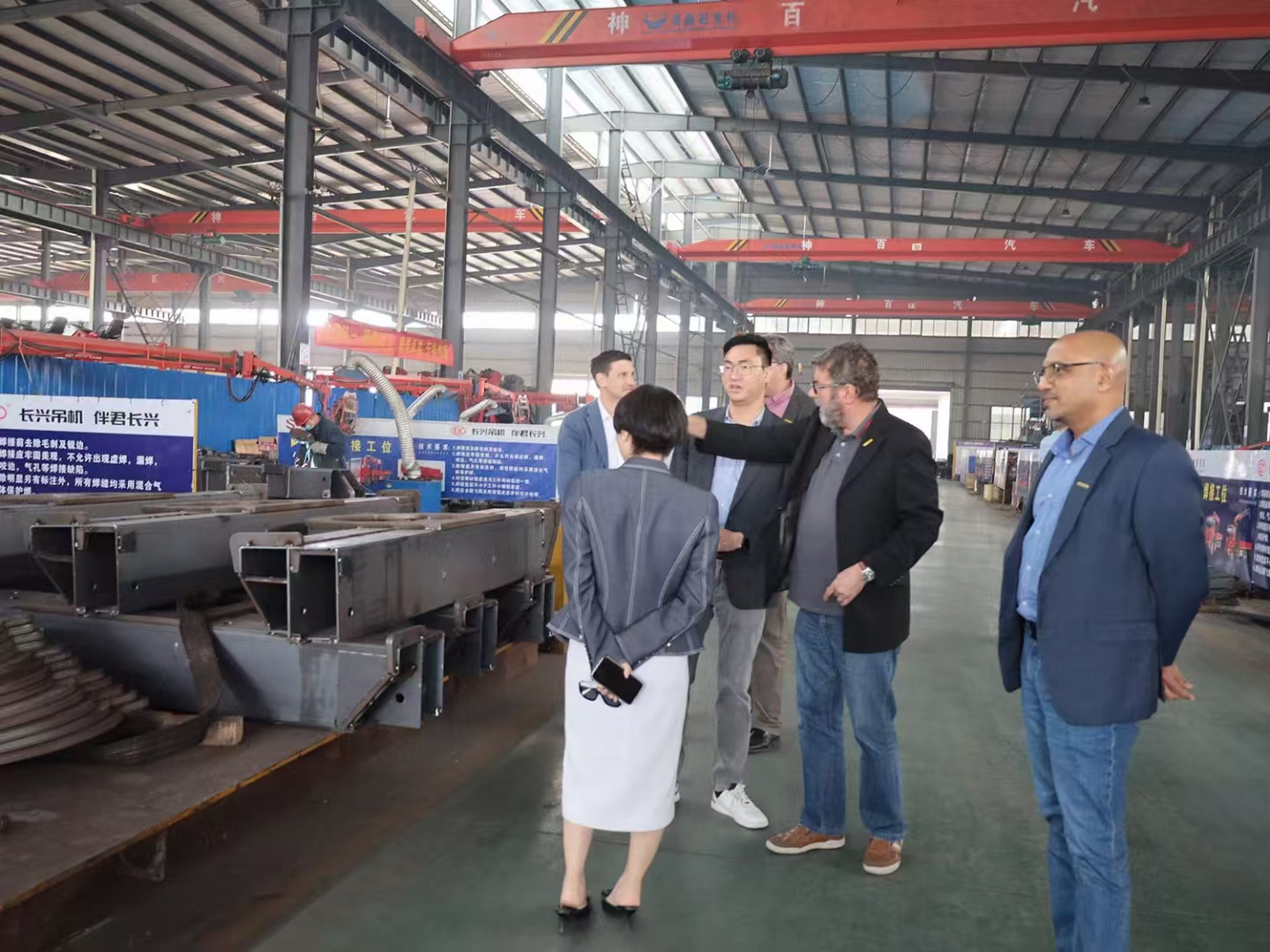 A Very Popular Chinese Model of Truck,JAC Gelfa A6 PLUS 4*2, Is Equipped with High-quality Configurations Sturdy Durable.
