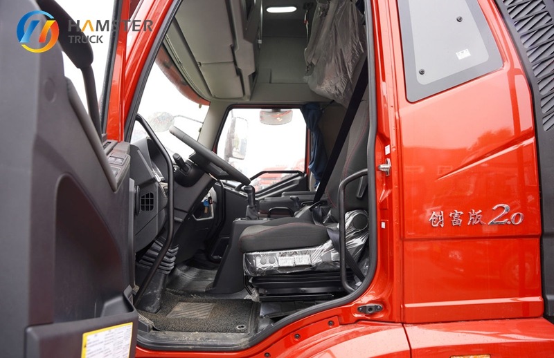 The Best-selling Commercial Truck in China Is FAW J6L. It Is Relatively Inexpensive and Can Carry a Lot of Goods.
