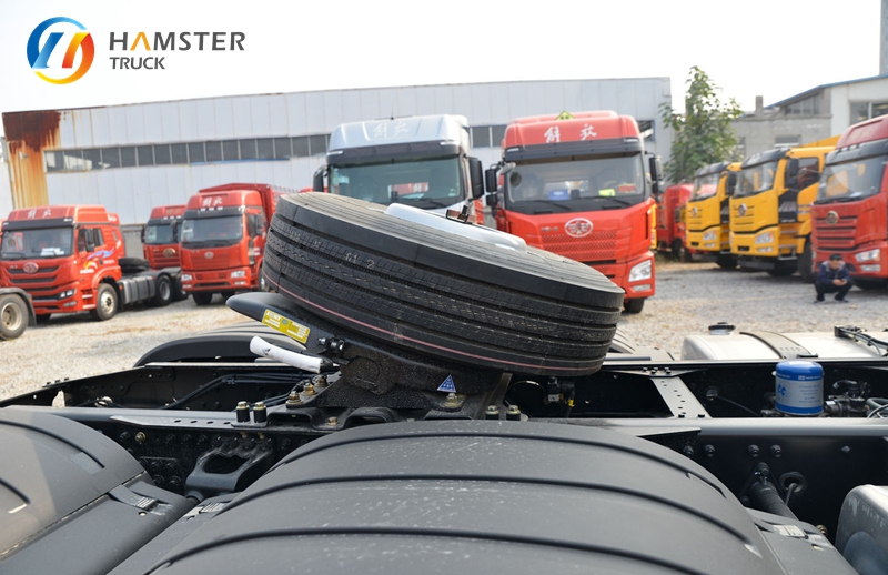 Among all the trucks in China, the FAW J7 Jiefang the highest popularity 6x4 configuration high configuration comfort level.