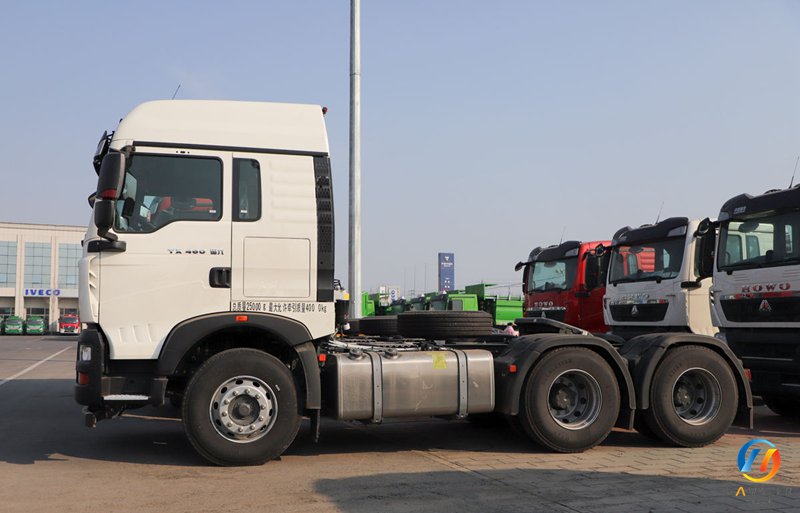 Sinotruk HOWO TX Heavy Truck 460HP 6X4 Tractor