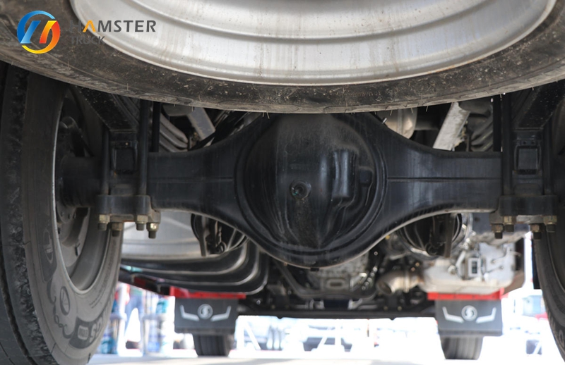 A Very Popular Chinese Model of Truck, SHACMAN DELONG M6000 4*2, Is Equipped with High-quality Configurations Sturdy Durable.