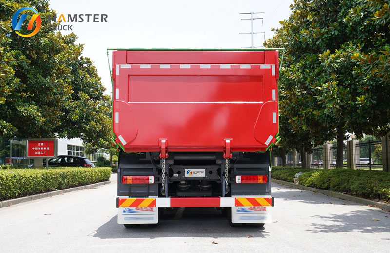J6L dump truck of Liberation, very high sales volume 8*4 configurationvery popular and has strong carrying capacity.