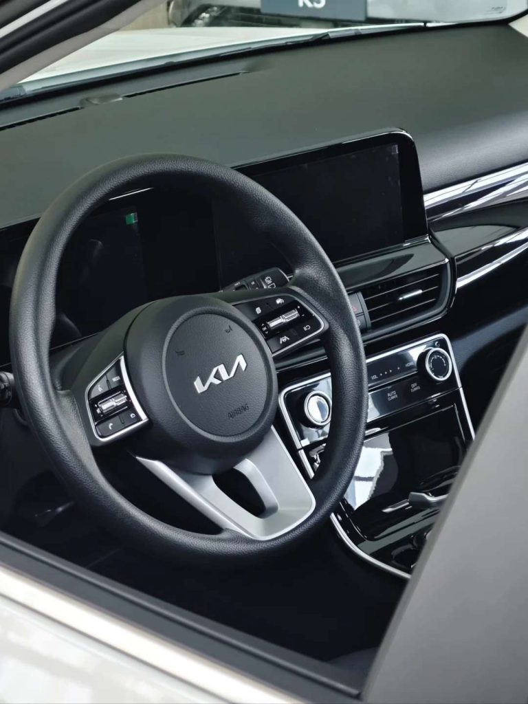 Compact Comfortable for Kia Seltos China Gasoline Car with Innovative Safety Features New Manual Gear Box Leather Seats Rear Cam