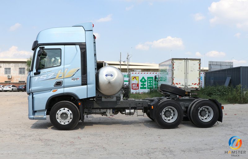Sinotruk HOWO TS7 heavy truck 590HP 6X4 LNG automatic transmission tractor (liquid buffer)