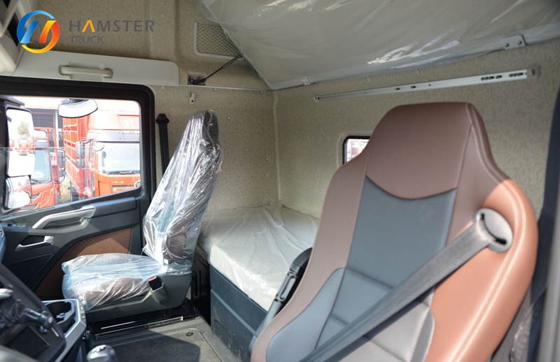 Among all the trucks in China, the FAW J7 Jiefang the highest popularity 6x4 configuration high configuration comfort level.